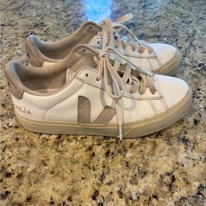Veja Women's Sneakers 7.5